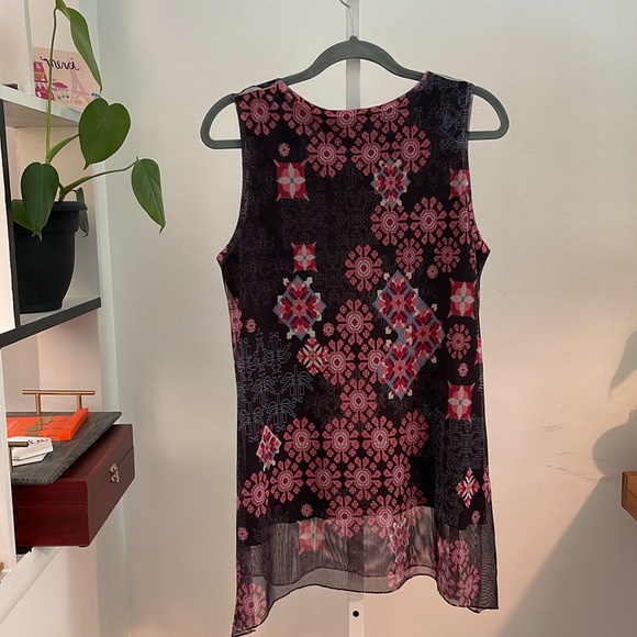 Clotheshead tunic/ 2 layers, asymmetrical side hem, abstract design, Sz L, LOVE! - Picture 4 of 10